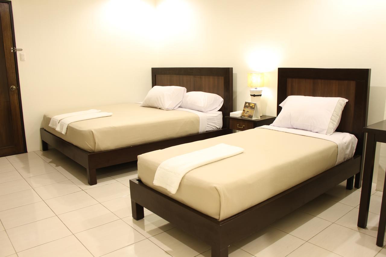 Imerex Plaza Hotel Анхелес Екстериор снимка