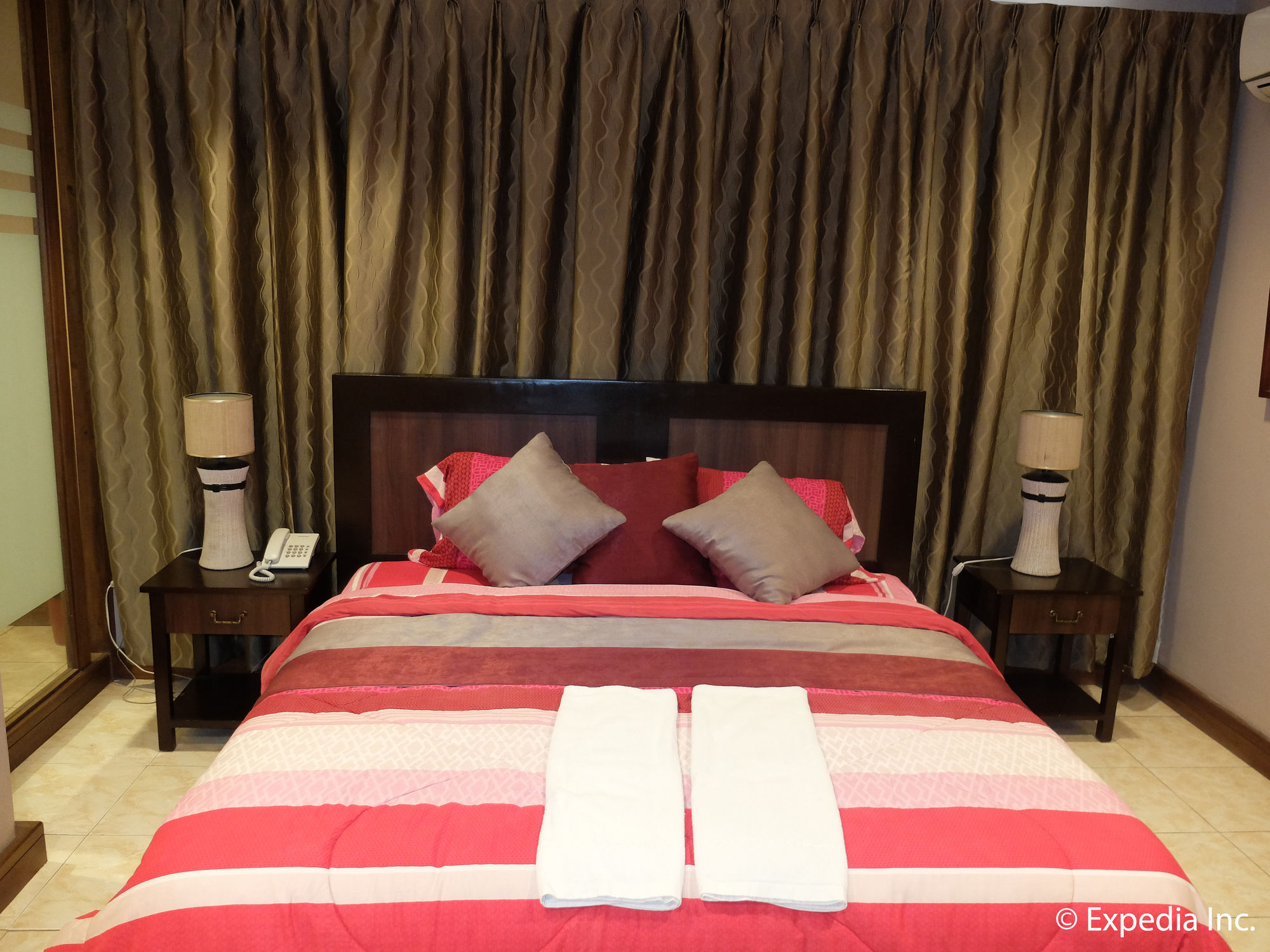 Imerex Plaza Hotel Анхелес Екстериор снимка